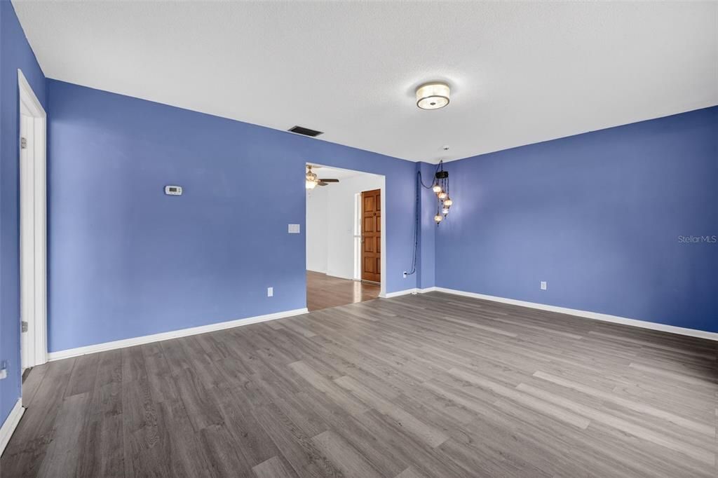 For Sale: $275,000 (3 beds, 2 baths, 1880 Square Feet)