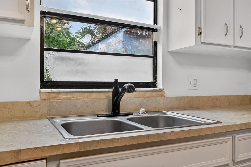 For Sale: $275,000 (3 beds, 2 baths, 1880 Square Feet)