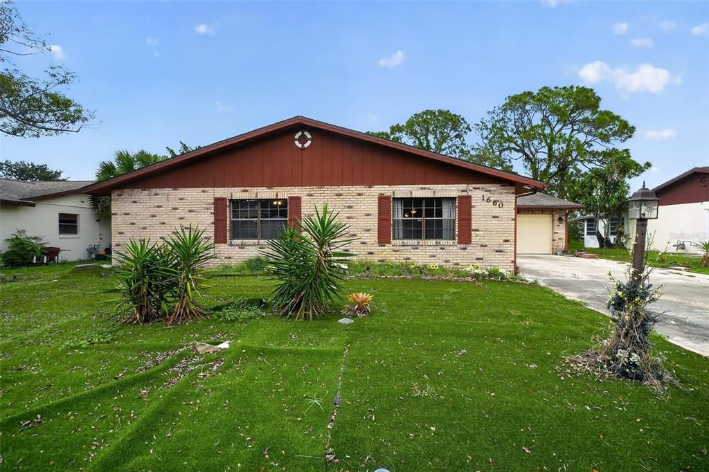 For Sale: $275,000 (3 beds, 2 baths, 1880 Square Feet)