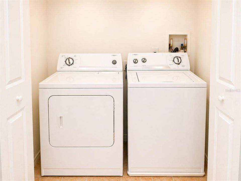 For Sale: $249,900 (3 beds, 3 baths, 1187 Square Feet)