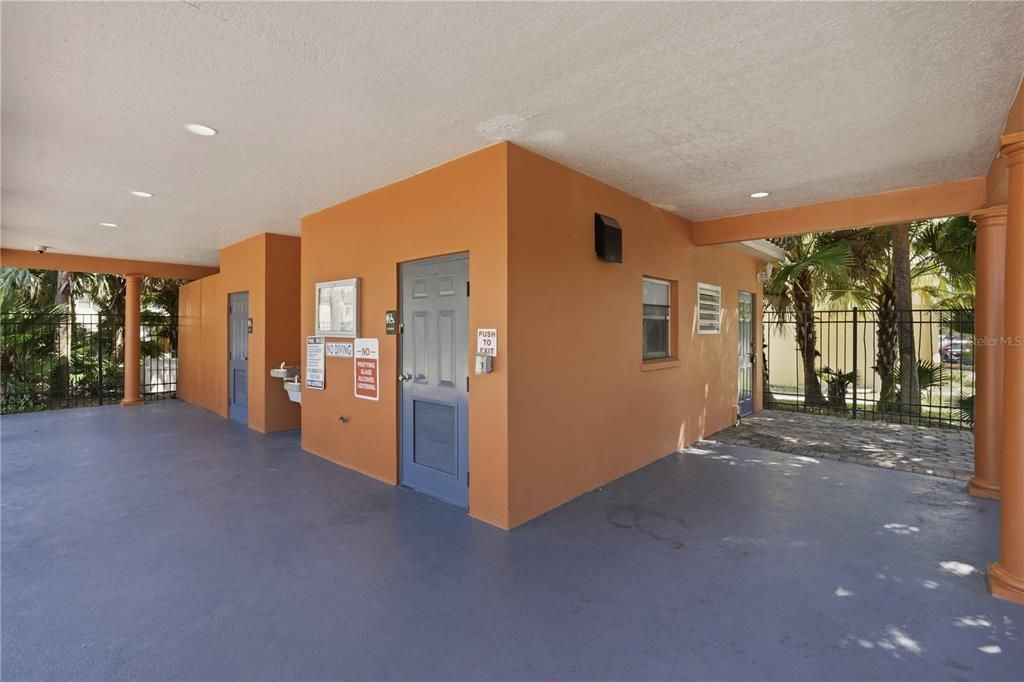 For Sale: $249,900 (3 beds, 3 baths, 1187 Square Feet)