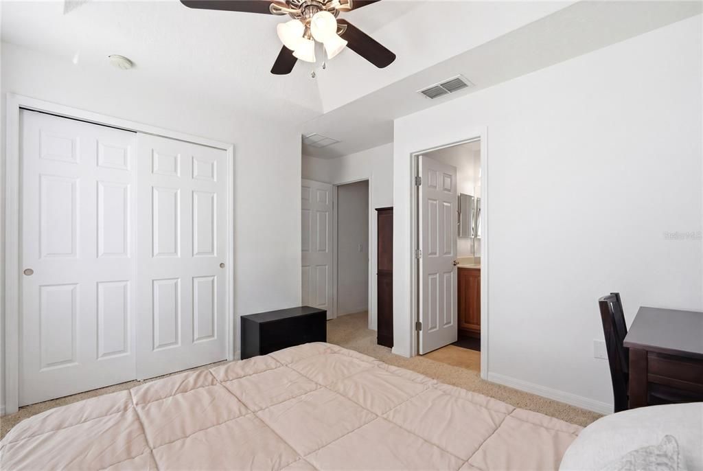 For Sale: $249,900 (3 beds, 3 baths, 1187 Square Feet)