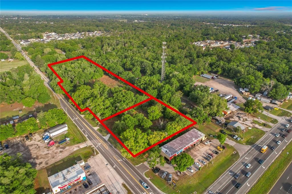 На продажу: $1,142,700 (5.56 acres)