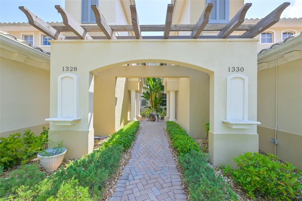 En Venta: $425,000 (3 camas, 2 baños, 2482 Pies cuadrados)