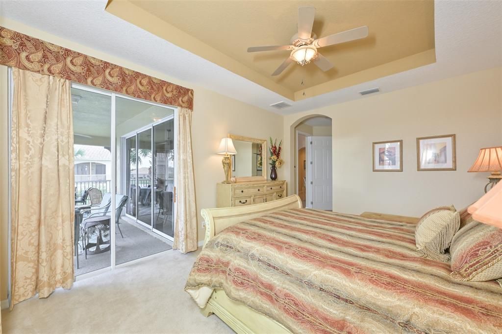 En Venta: $425,000 (3 camas, 2 baños, 2482 Pies cuadrados)