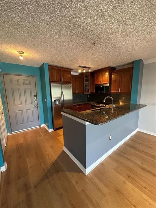 В аренду: $2,450 (2 спален, 1 ванн, 887 Квадратных фут)