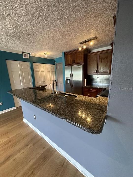 В аренду: $2,450 (2 спален, 1 ванн, 887 Квадратных фут)