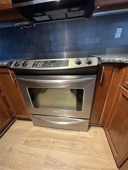 В аренду: $2,450 (2 спален, 1 ванн, 887 Квадратных фут)