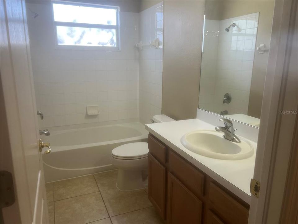 Activo con contrato: $499,000 (4 camas, 3 baños, 2930 Pies cuadrados)