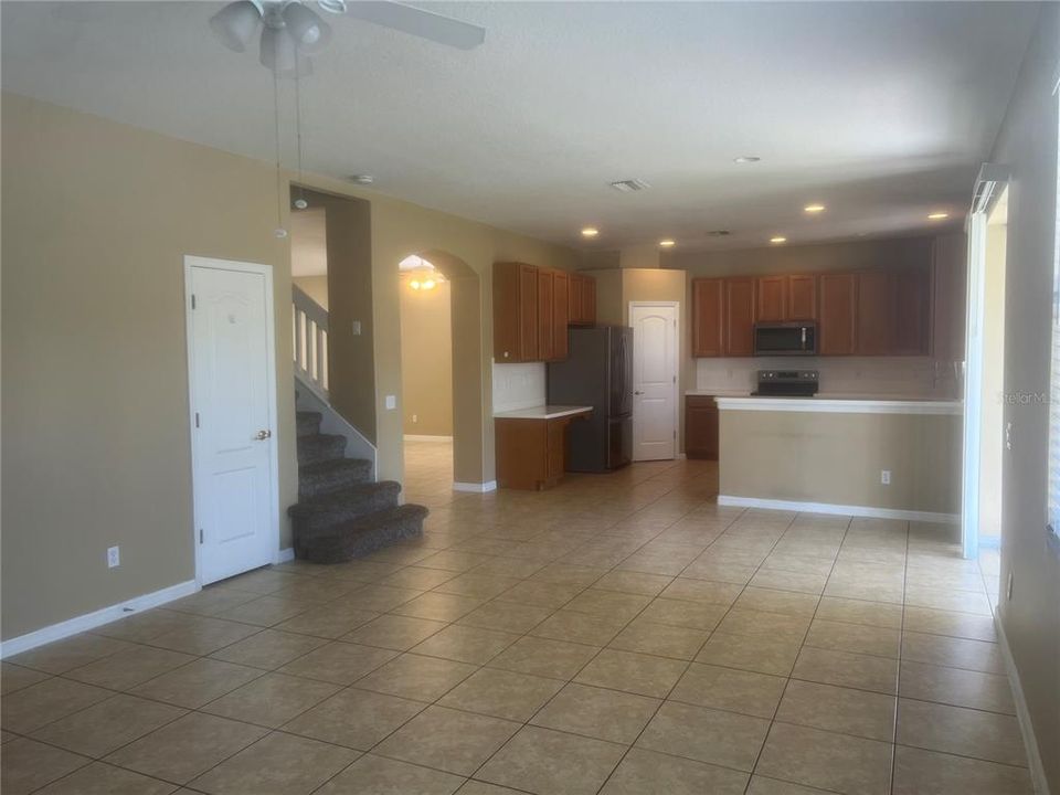 Activo con contrato: $499,000 (4 camas, 3 baños, 2930 Pies cuadrados)