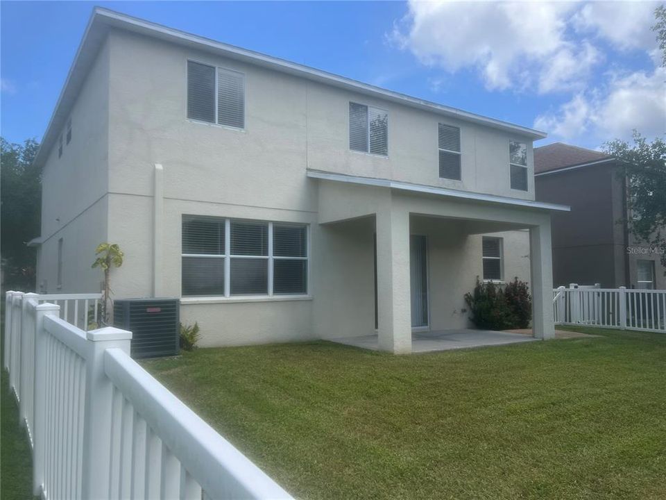Activo con contrato: $499,000 (4 camas, 3 baños, 2930 Pies cuadrados)