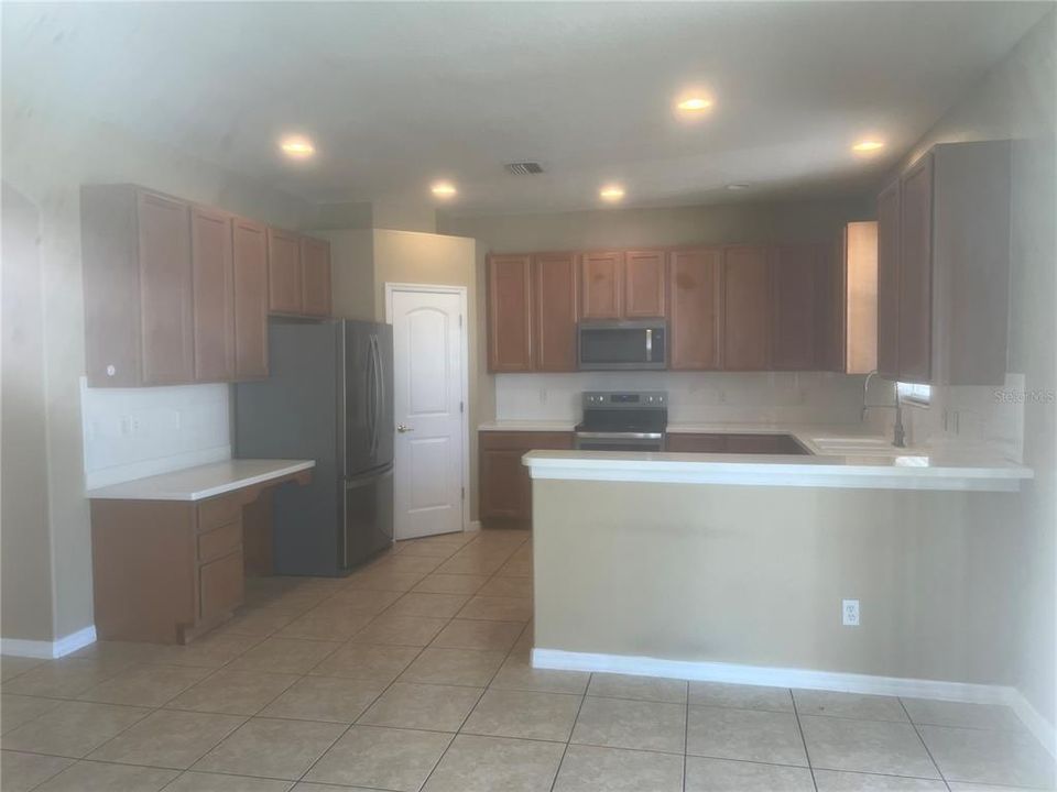 Activo con contrato: $499,000 (4 camas, 3 baños, 2930 Pies cuadrados)