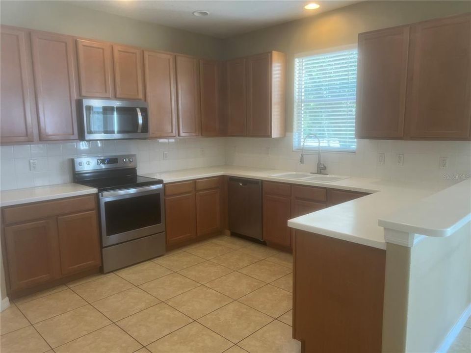 Activo con contrato: $499,000 (4 camas, 3 baños, 2930 Pies cuadrados)