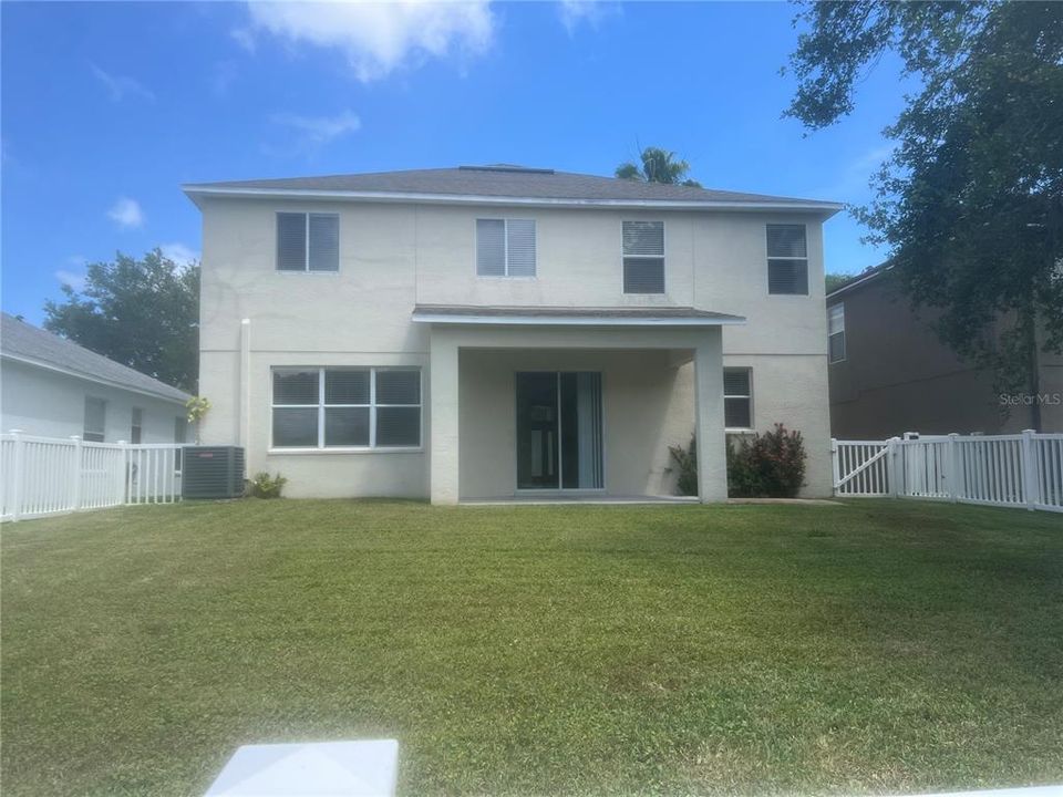Activo con contrato: $499,000 (4 camas, 3 baños, 2930 Pies cuadrados)