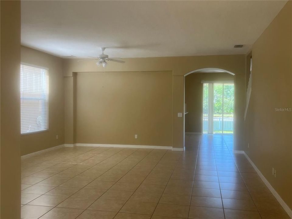 Activo con contrato: $499,000 (4 camas, 3 baños, 2930 Pies cuadrados)