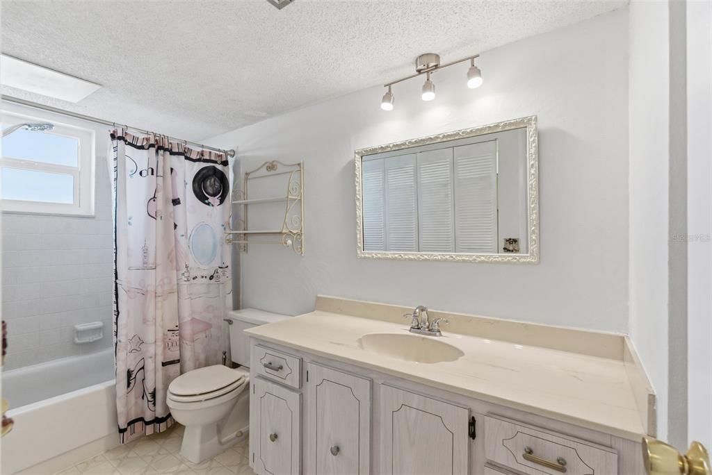 For Sale: $450,000 (3 beds, 2 baths, 1700 Square Feet)