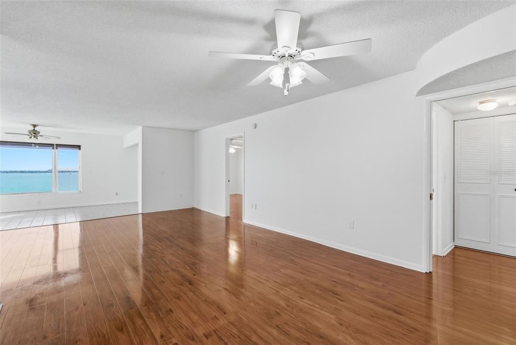 For Sale: $450,000 (3 beds, 2 baths, 1700 Square Feet)