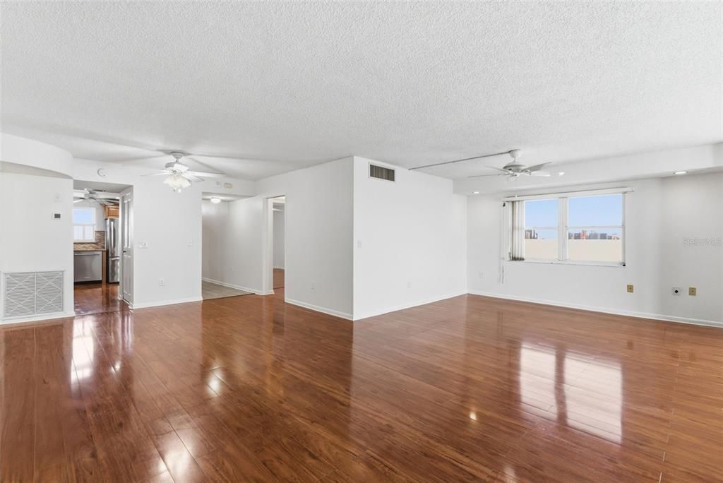 For Sale: $450,000 (3 beds, 2 baths, 1700 Square Feet)