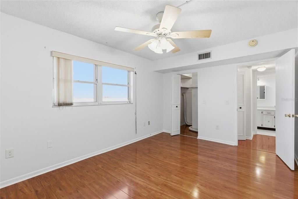 For Sale: $450,000 (3 beds, 2 baths, 1700 Square Feet)