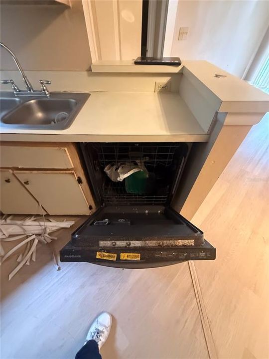 For Rent: $1,200 (1 beds, 1 baths, 660 Square Feet)
