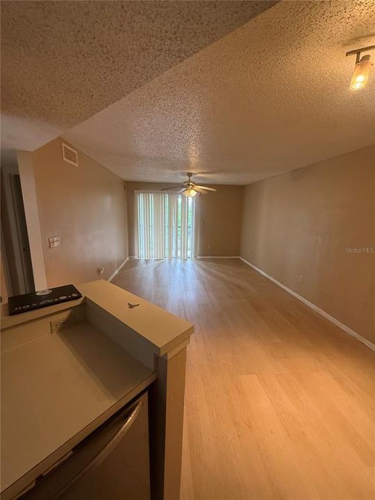 For Rent: $1,200 (1 beds, 1 baths, 660 Square Feet)
