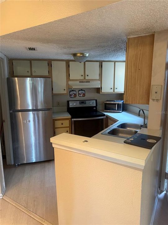 For Rent: $1,200 (1 beds, 1 baths, 660 Square Feet)