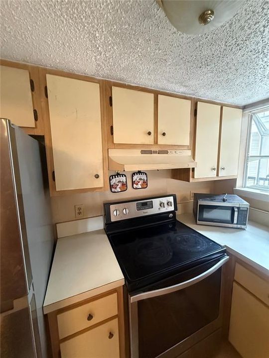 For Rent: $1,200 (1 beds, 1 baths, 660 Square Feet)