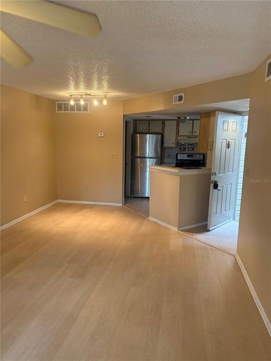 For Rent: $1,200 (1 beds, 1 baths, 660 Square Feet)