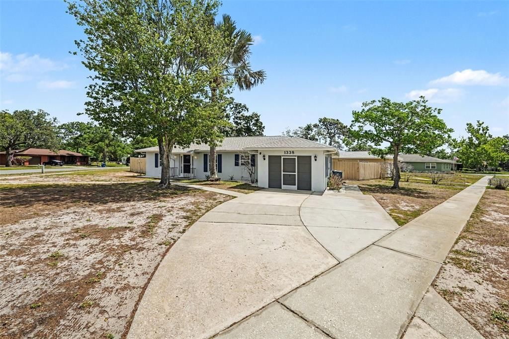Active With Contract: $299,900 (3 beds, 2 baths, 1412 Square Feet)