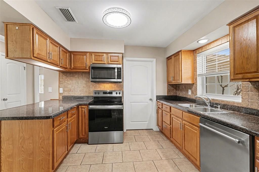Active With Contract: $299,900 (3 beds, 2 baths, 1412 Square Feet)