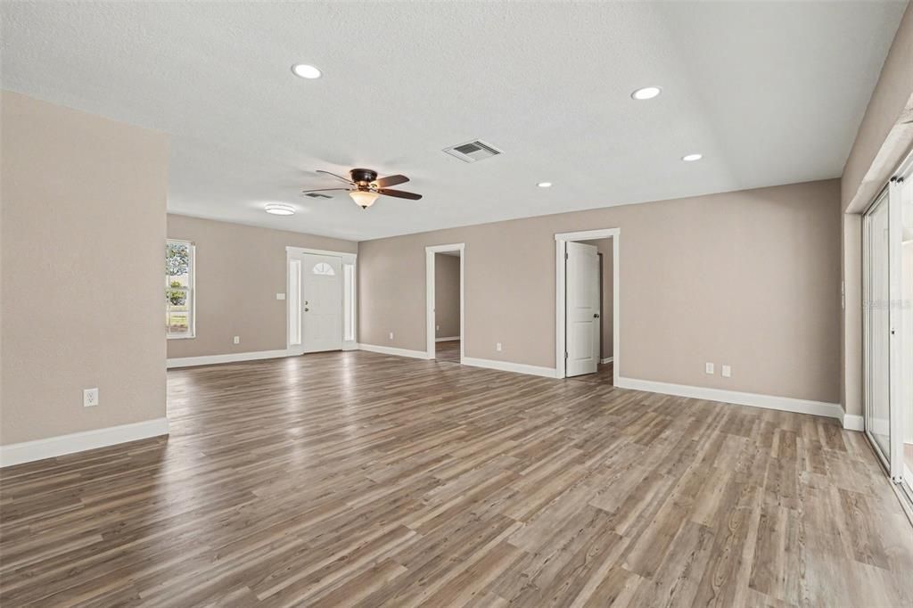 Active With Contract: $299,900 (3 beds, 2 baths, 1412 Square Feet)