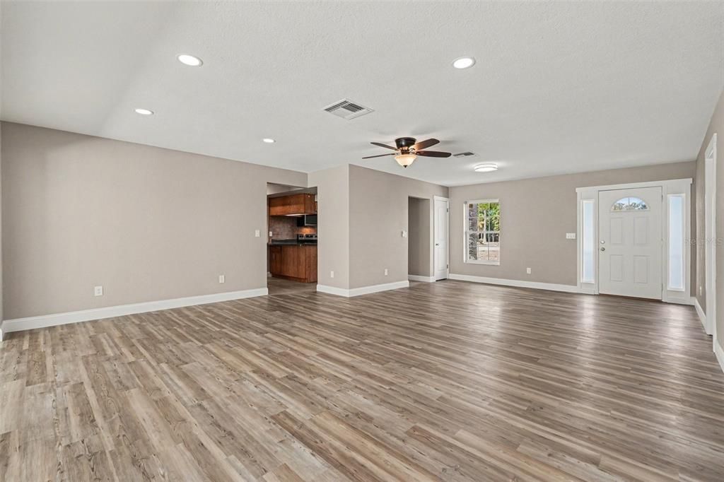 Active With Contract: $299,900 (3 beds, 2 baths, 1412 Square Feet)