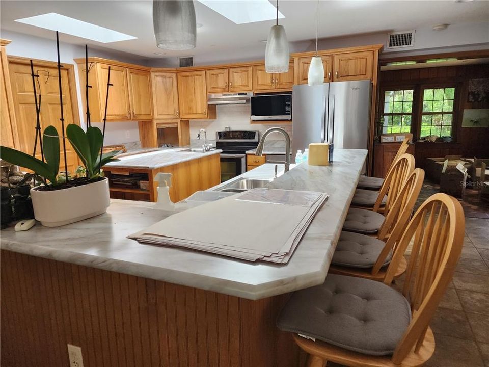 En Venta: $700,000 (3 camas, 3 baños, 2424 Pies cuadrados)