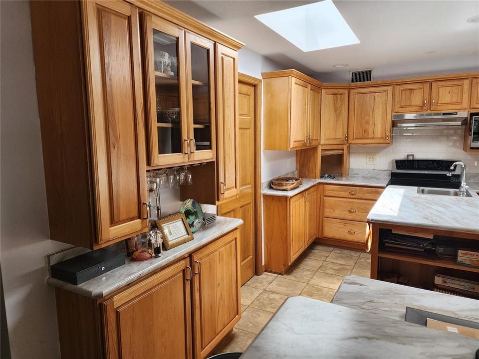 En Venta: $700,000 (3 camas, 3 baños, 2424 Pies cuadrados)