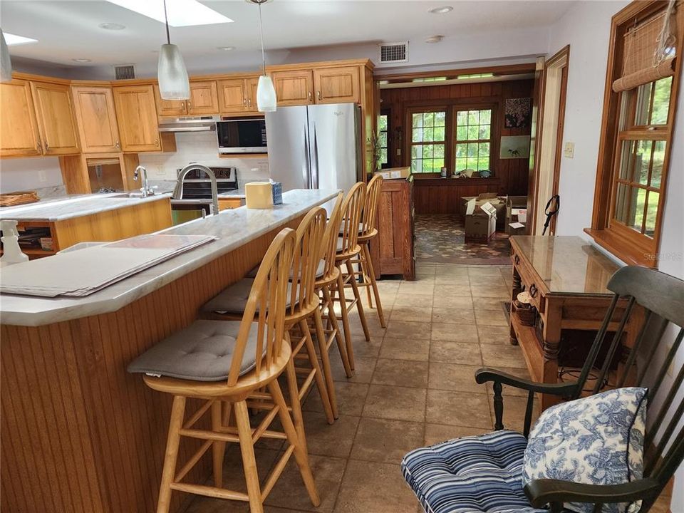 En Venta: $700,000 (3 camas, 3 baños, 2424 Pies cuadrados)