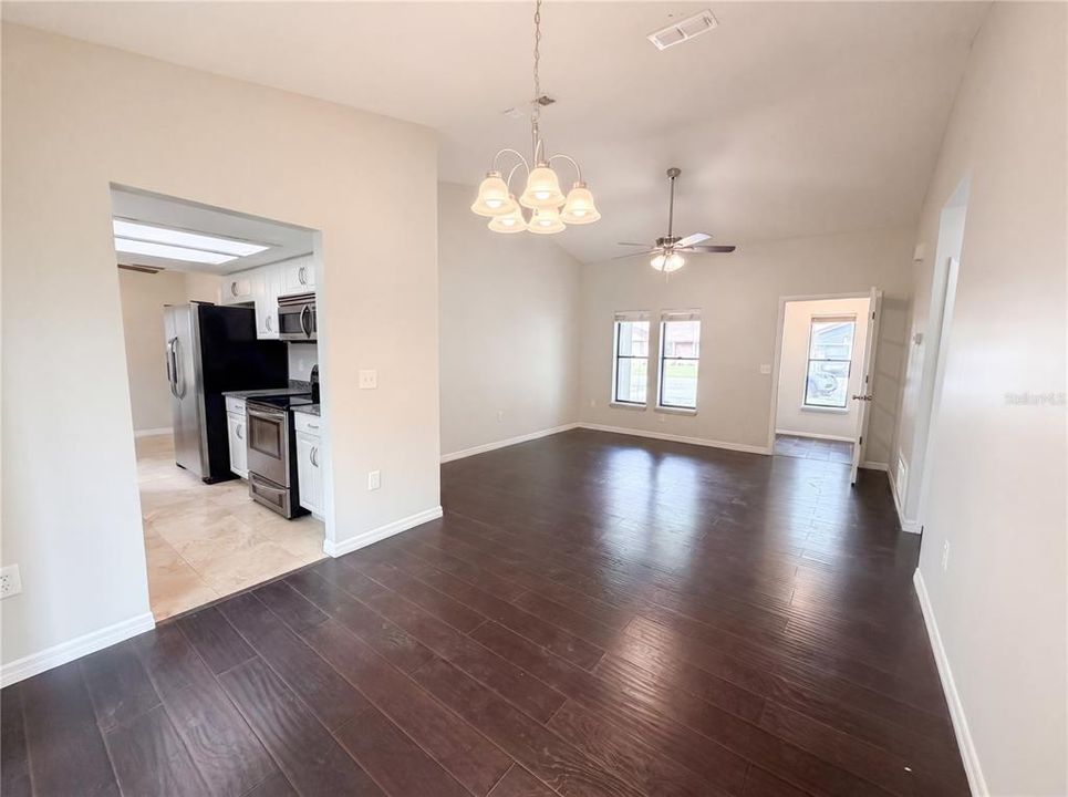 For Sale: $268,000 (2 beds, 1 baths, 953 Square Feet)