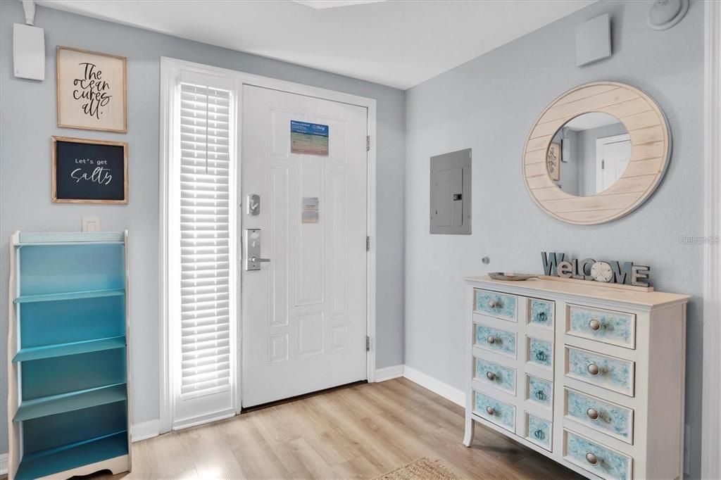 For Sale: $789,000 (2 beds, 2 baths, 870 Square Feet)