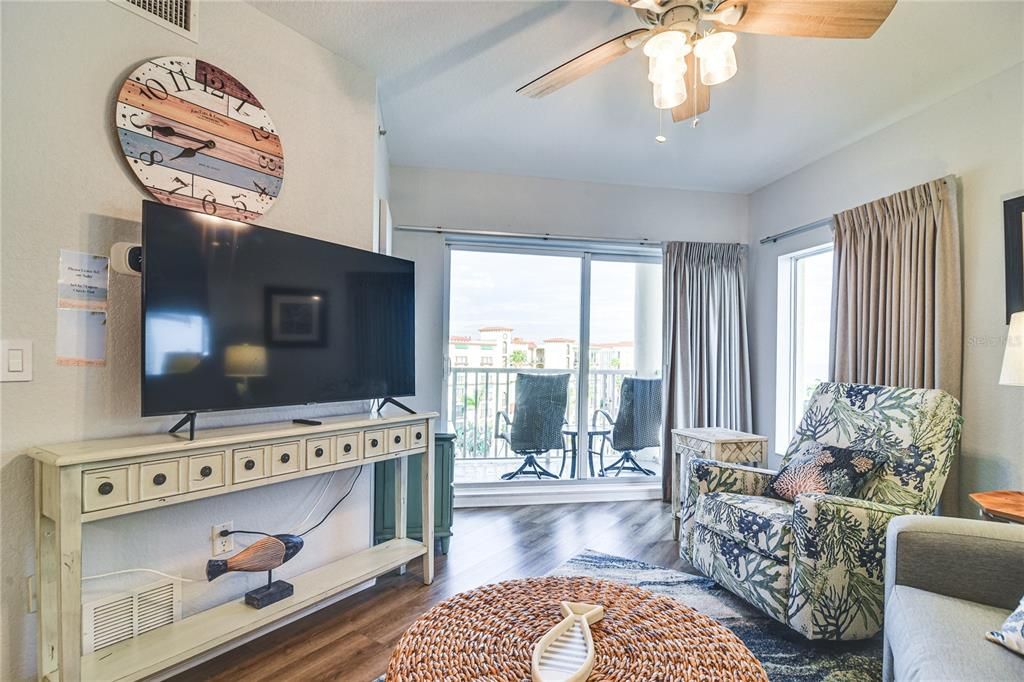 For Sale: $789,000 (2 beds, 2 baths, 870 Square Feet)