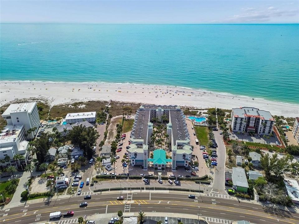 For Sale: $789,000 (2 beds, 2 baths, 870 Square Feet)