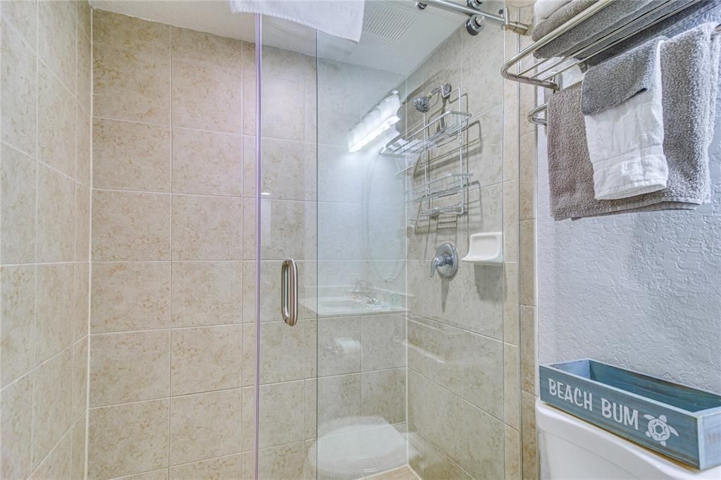 For Sale: $789,000 (2 beds, 2 baths, 870 Square Feet)