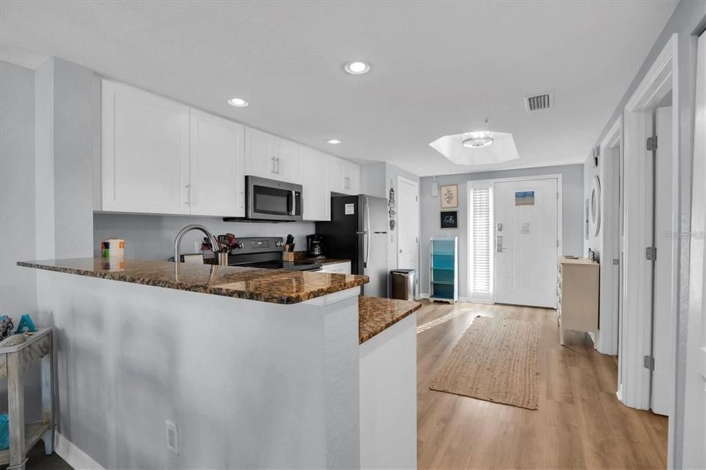 For Sale: $789,000 (2 beds, 2 baths, 870 Square Feet)