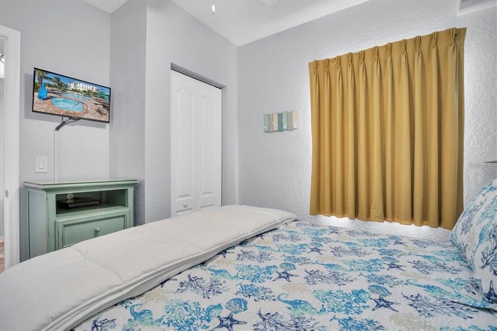 For Sale: $789,000 (2 beds, 2 baths, 870 Square Feet)