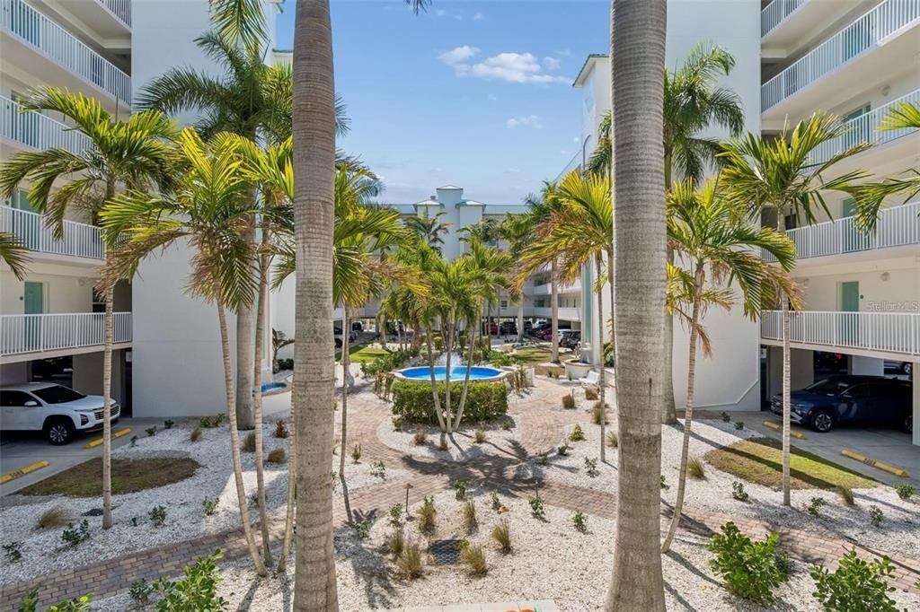 For Sale: $789,000 (2 beds, 2 baths, 870 Square Feet)