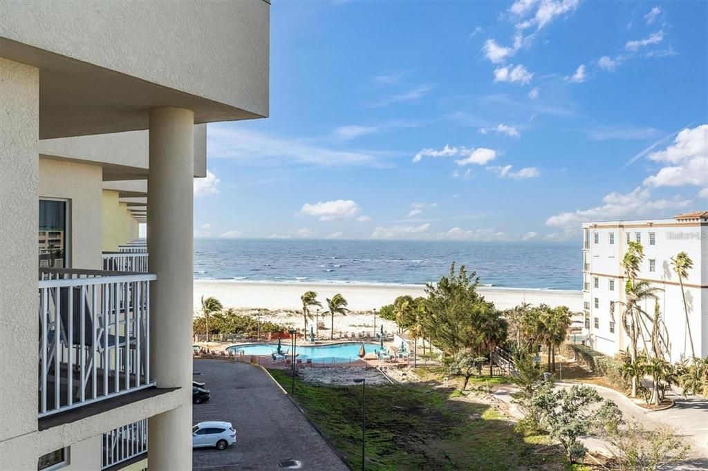 For Sale: $789,000 (2 beds, 2 baths, 870 Square Feet)