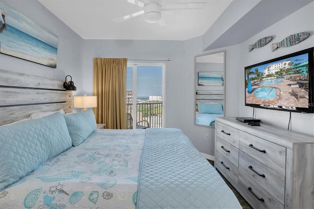 For Sale: $789,000 (2 beds, 2 baths, 870 Square Feet)