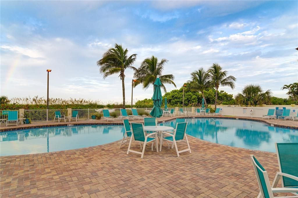 For Sale: $789,000 (2 beds, 2 baths, 870 Square Feet)