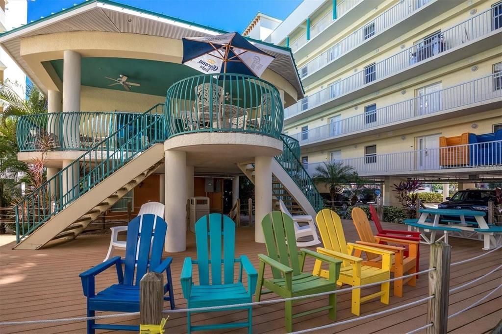 For Sale: $789,000 (2 beds, 2 baths, 870 Square Feet)