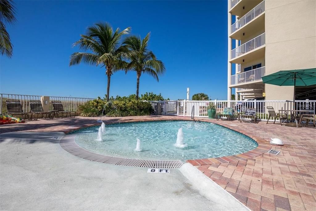 For Sale: $789,000 (2 beds, 2 baths, 870 Square Feet)