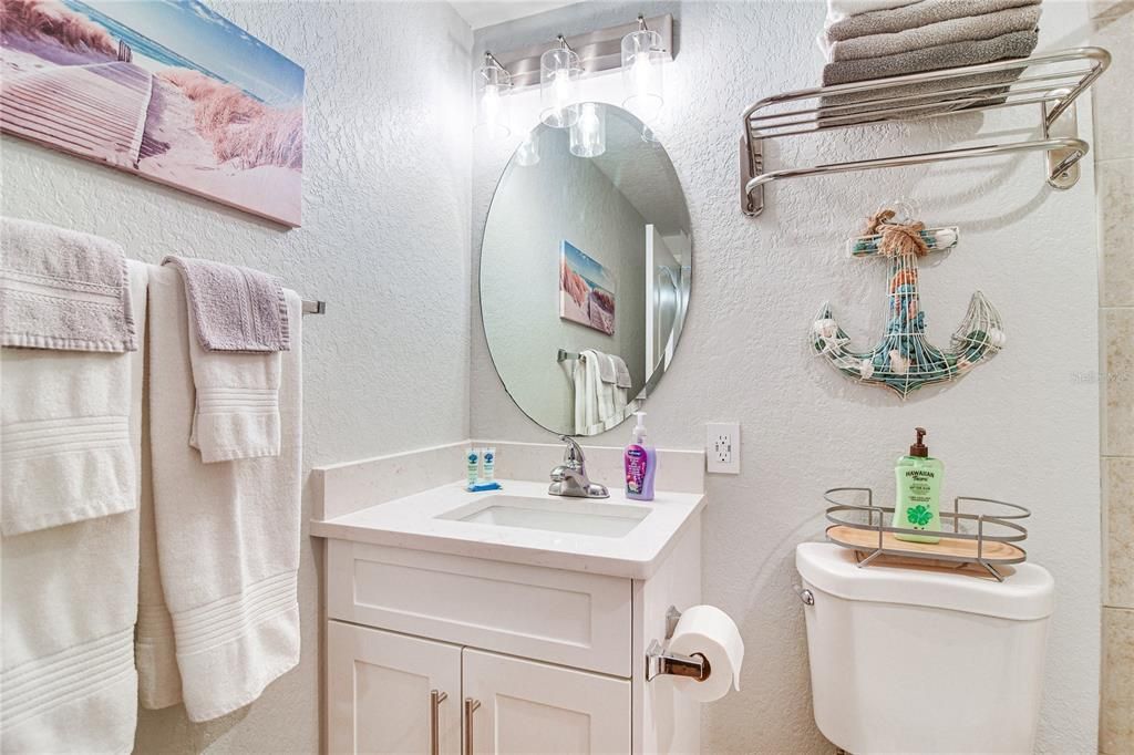For Sale: $789,000 (2 beds, 2 baths, 870 Square Feet)