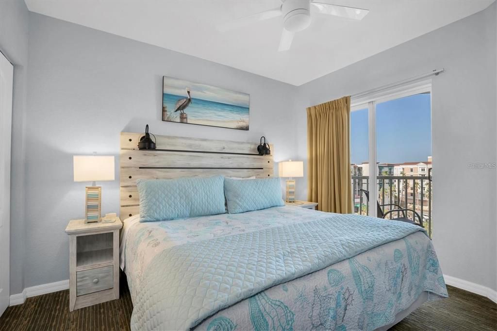 For Sale: $789,000 (2 beds, 2 baths, 870 Square Feet)